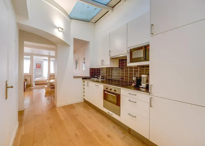 Hot District Faubourg Saint-denis *