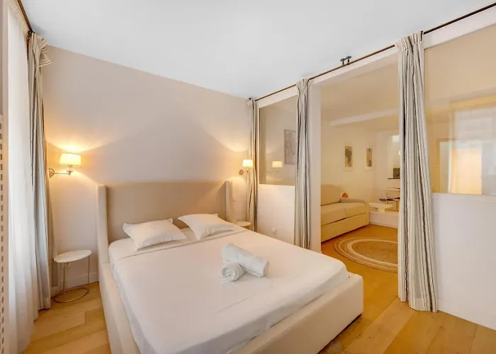 Hot District Faubourg Saint-denis Lägenhet *