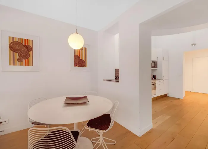 Hot District Faubourg Saint-denis *